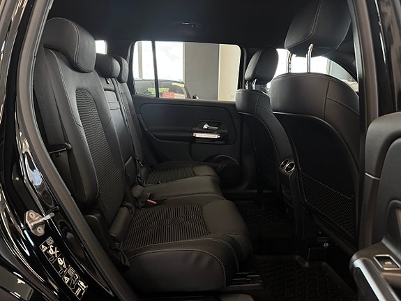 Mercedes-Benz GLB200 d 17 of 23