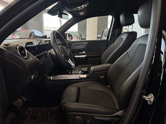 Mercedes-Benz GLB200 d 14 of 23