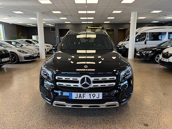 Mercedes-Benz GLB200 d 2 of 23