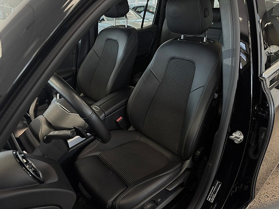 Mercedes-Benz GLB200 d 15 of 23
