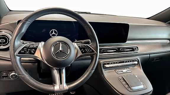 Mercedes-Benz V300 d 4 of 12