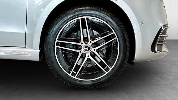Mercedes-Benz V300 d 9 of 12