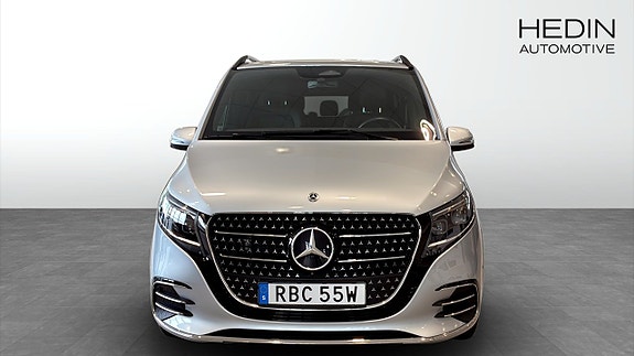 Mercedes-Benz V300 d 8 of 12