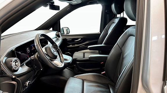 Mercedes-Benz V300 d 3 of 12