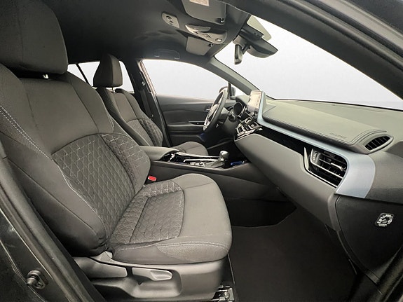 Toyota C-HR 26 of 30