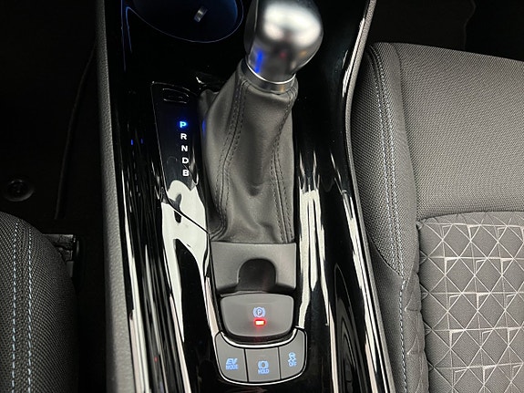 Toyota C-HR 25 of 30