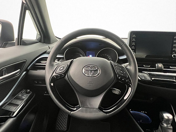 Toyota C-HR 13 of 30