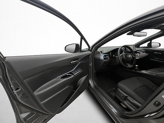 Toyota C-HR 10 of 30