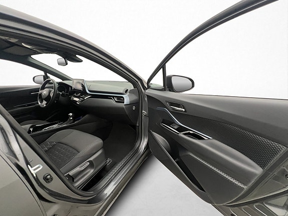 Toyota C-HR 27 of 30