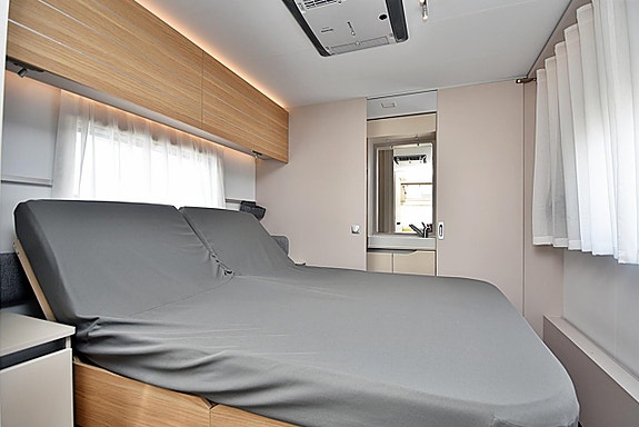 Adria 613 UT Adora, Queenbed 12 of 25