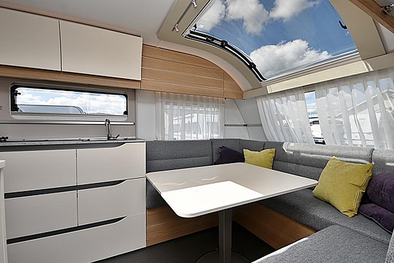 Adria 613 UT Adora, Queenbed 4 of 5
