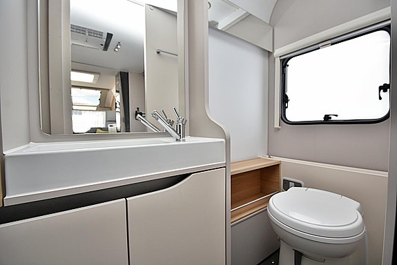 Adria 613 UT Adora, Queenbed 22 of 25