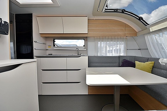 Adria 613 UT Adora, Queenbed 3 of 5