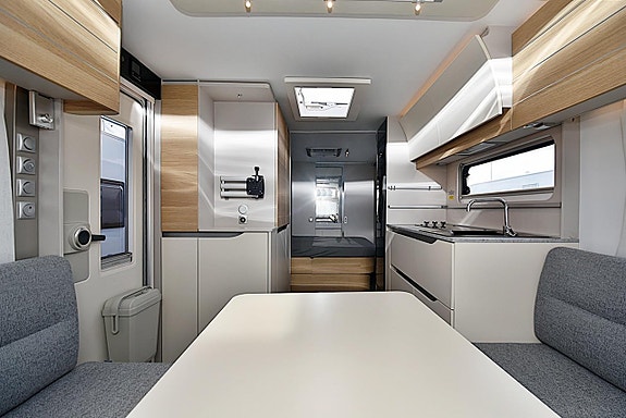 Adria 613 UT Adora, Queenbed 8 of 25