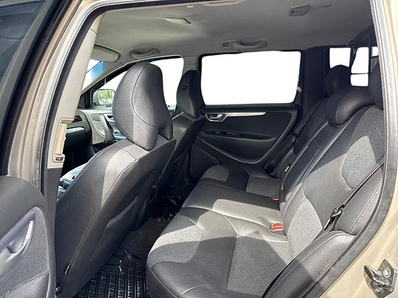 Volvo XC70 16 of 21