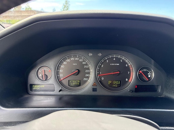 Volvo XC70 11 of 21