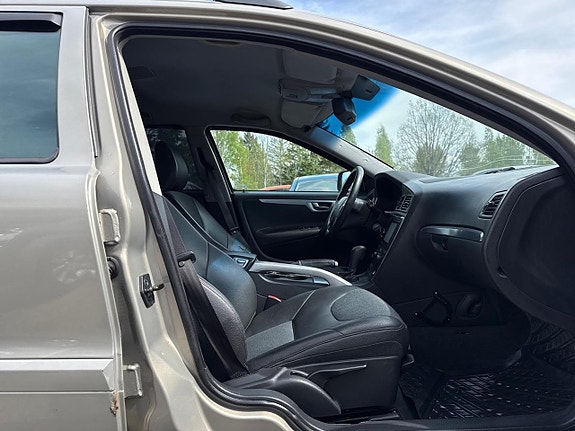 Volvo XC70 17 of 21