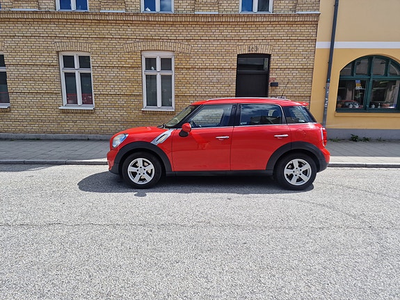 MINI Countryman Cooper D 2 of 5
