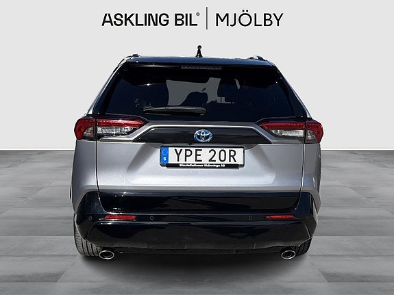 Toyota RAV4 Plug-in Hybrid 5 of 5