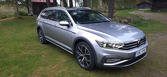Volkswagen Passat Alltrack 3 of 5