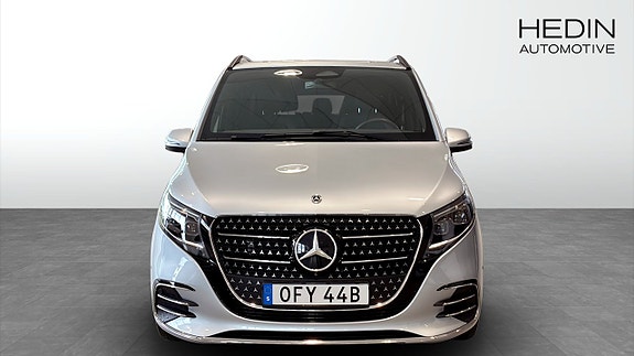 Mercedes-Benz V300 d 8 of 12