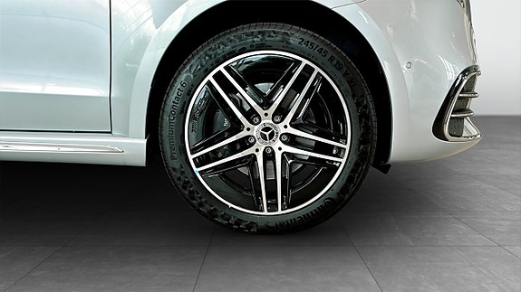 Mercedes-Benz V300 d 9 of 12