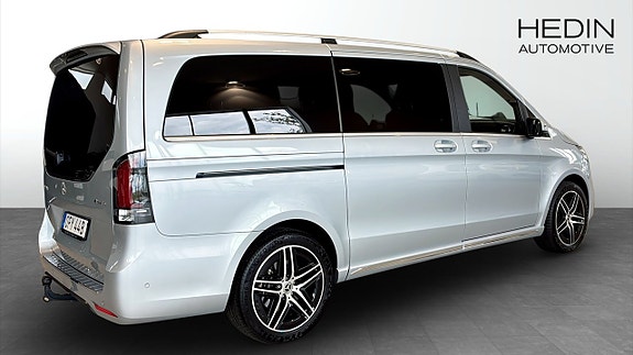 Mercedes-Benz V300 d 2 of 12