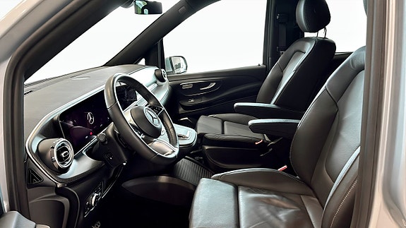 Mercedes-Benz V300 d 3 of 12