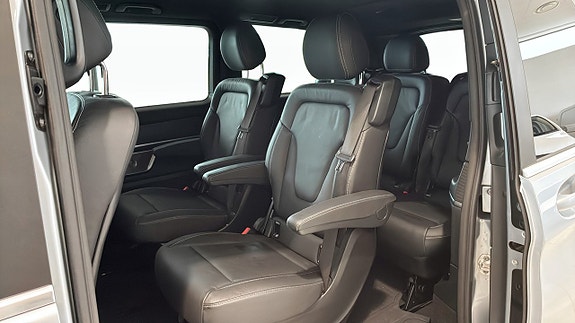 Mercedes-Benz V300 d 5 of 12