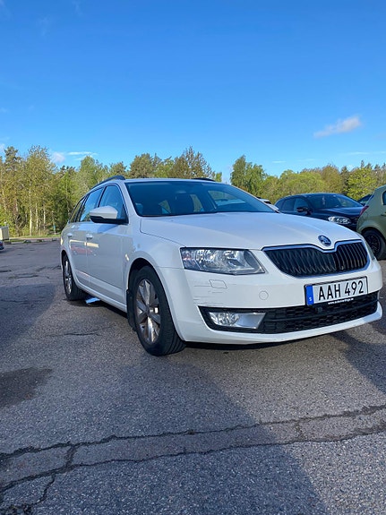 Skoda Octavia 2 of 5