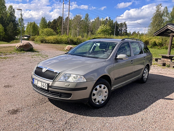 Skoda Octavia 2 of 5
