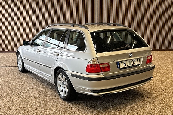 BMW 325i 3 of 8