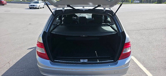 Mercedes-Benz C180 11 of 11