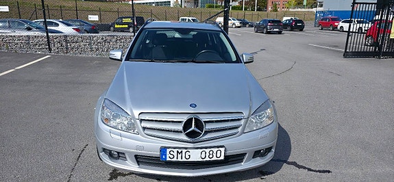 Mercedes-Benz C180 2 of 5