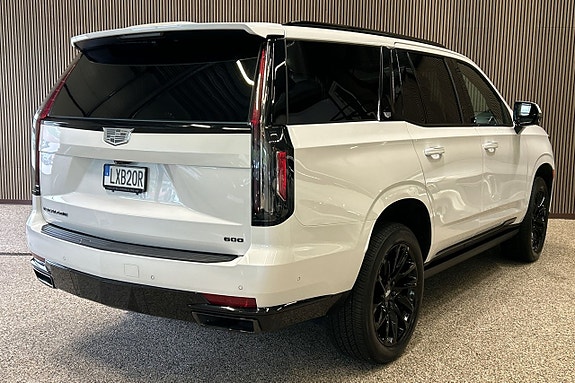 Cadillac Escalade 4 of 5