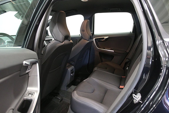 Volvo XC60 12 of 23