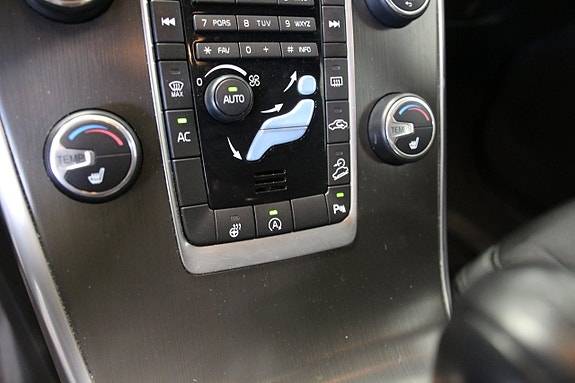 Volvo XC60 9 of 23
