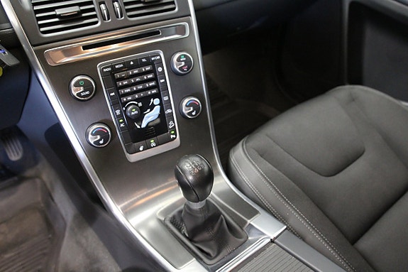 Volvo XC60 8 of 23