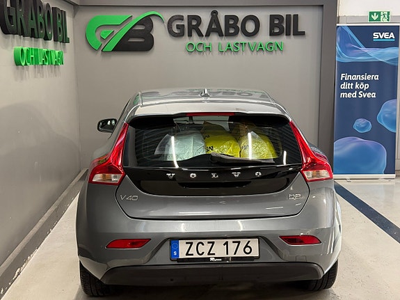 Volvo V40 7 of 23