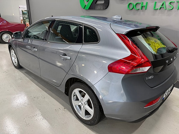 Volvo V40 3 of 23