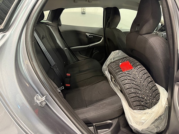 Volvo V40 12 of 23