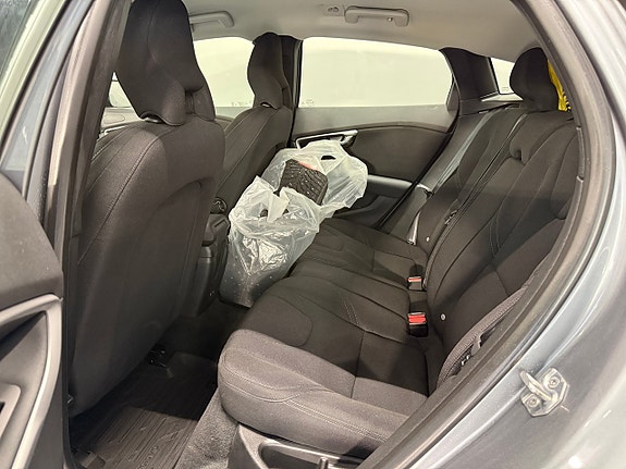 Volvo V40 11 of 23