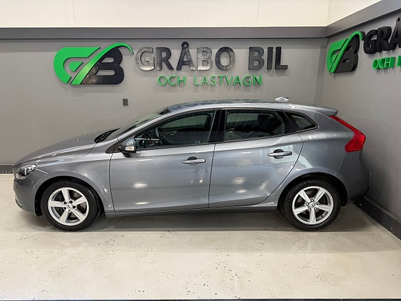 Volvo V40 2 of 23