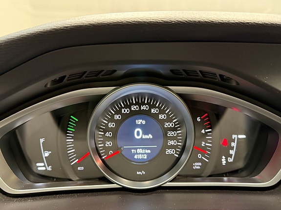 Volvo V40 18 of 23
