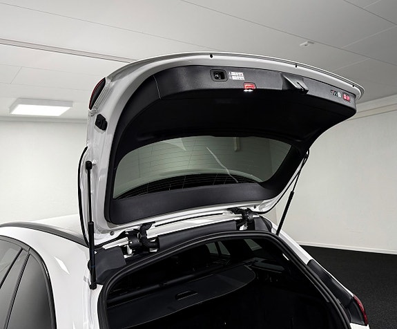 Mercedes-Benz C220 d 9 of 16