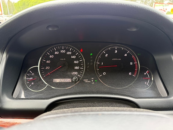 Toyota Land Cruiser 6 of 10