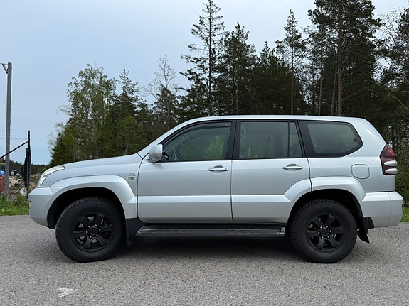 Toyota Land Cruiser 3 of 10