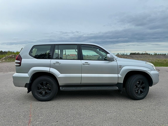 Toyota Land Cruiser 2 of 10