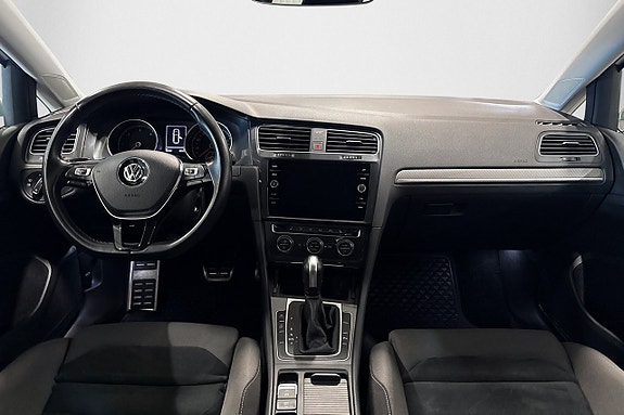 Volkswagen Golf Alltrack 12 of 29