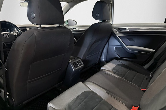 Volkswagen Golf Alltrack 17 of 29